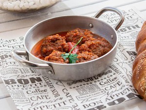 思い出の煮込みハンバーグは、祖母、母、私をつないでくれるバトン