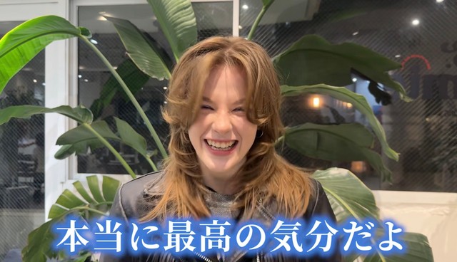 満面の笑みのイロンさん／「P.S. Gemmie（ピーエス ジェミー）」（@psgemmie）提供