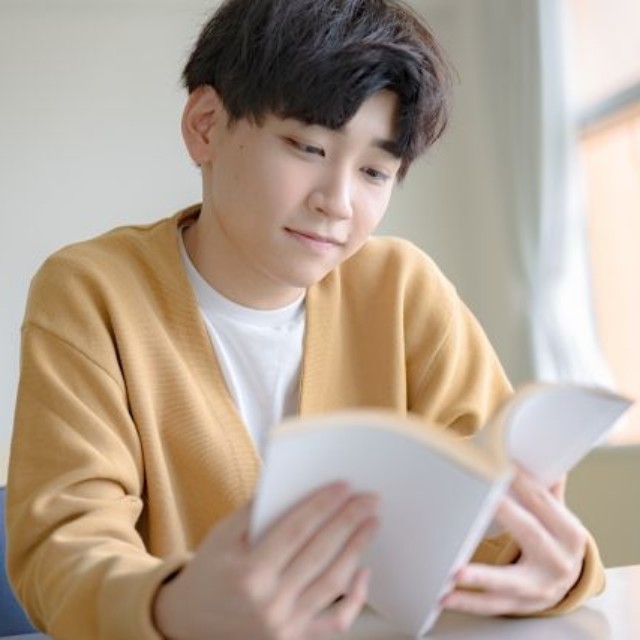 高2の兄が“代読”することに（photoACより「YUTO@PHOTOGRAPHER」さん撮影、イメージ画像）