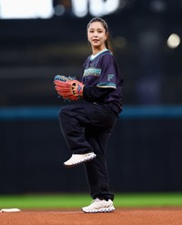 ファーストピッチセレモニーに登場した高梨沙羅