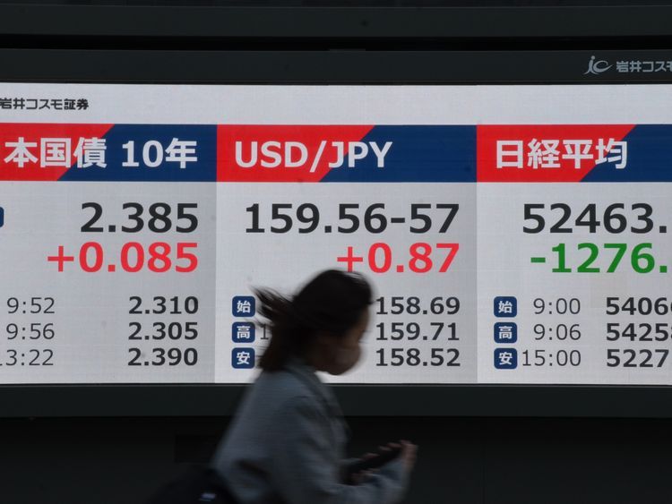 トランプ米大統領の演説を受け、日本の金融市場では株、債券、為替の「トリプル安」が進んだ