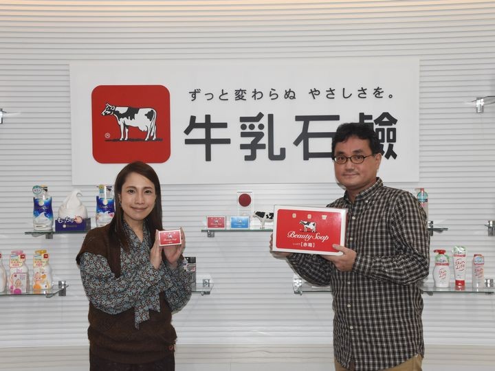 牛乳石鹸の赤箱が「おしゃれ」に変身 口コミでは予期せぬ洗顔ブーム
