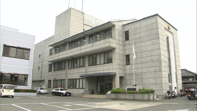 路線バスが駐車中の車と接触　割れたガラスで乗客が軽傷　香川・小豆島