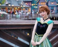 “プリンセス時代”のアナ仮装／愛野えりさん（@ainoeri）提供