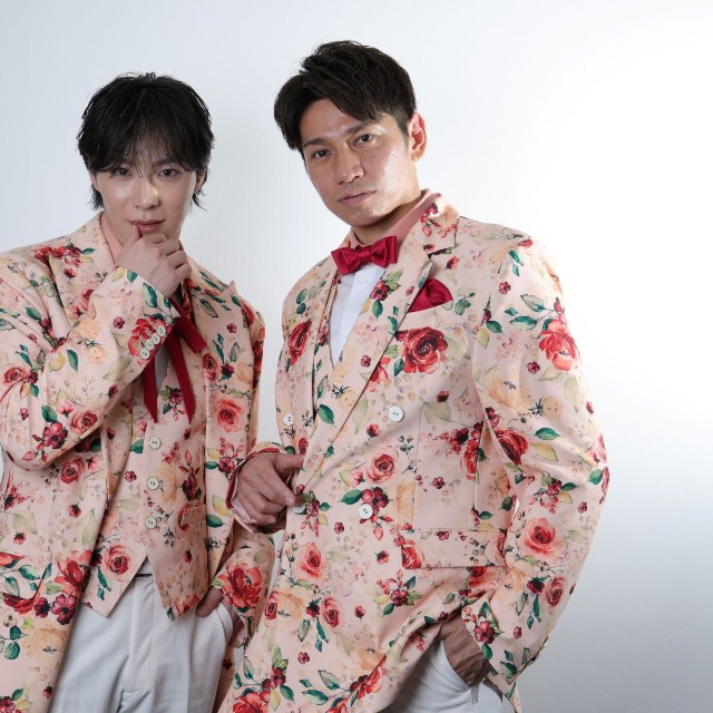 SHOW-WAの塩田将己（左）と山本佳志＝撮影・坂部計介
