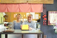 「お殿様に献上していた料理で、このあたりではおせちにも入れられるお祝い料理の一つです。昔から飫肥で愛されてきた味をぜひ」と、店主の久島さん夫妻