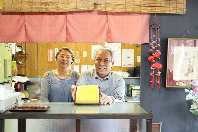 「お殿様に献上していた料理で、このあたりではおせちにも入れられるお祝い料理の一つです。昔から飫肥で愛されてきた味をぜひ」と、店主の久島さん夫妻