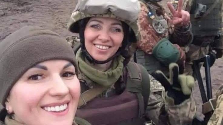 女战士  死体女兵 死体 ウクライナ女性兵、砲撃動画がTikTokで注目「医者になりたかったけど、居場所はここ」：朝日新聞GLOBE＋