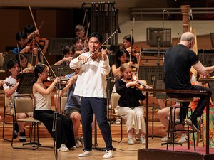 クラシック音楽をみんなのものに　音楽の民主化に挑む　バイオリニスト　レイ・チェンさん（前編）