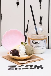 モノクロCHAYAで提供する最中で挟んだアイスクリーム（提供画像）