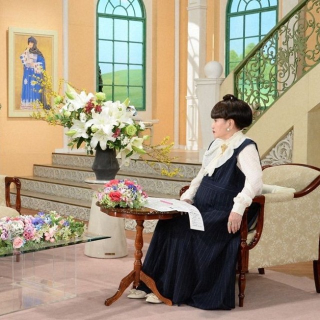 黒柳徹子さん（右）とトークを展開する市川由紀乃さん
