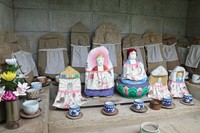 １９体の地蔵がまつられているほこらも（宮津市万年新地）