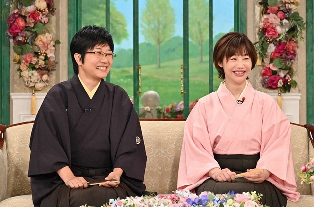 「女性」として苦しかった時代を振り返る立川小春志さん（左）と蝶花楼桃花さん