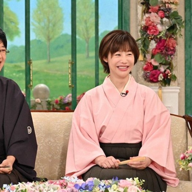 「女性」として苦しかった時代を振り返る立川小春志さん（左）と蝶花楼桃花さん