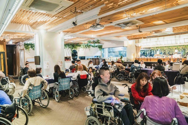 香川で初開催！「立たない立ち飲みバル＆カフェ」で車いすの世界を共有