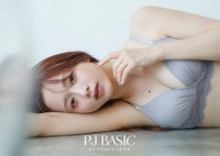 PEACH JOHNの新作ランジェリー着用モデルを務めた森香澄