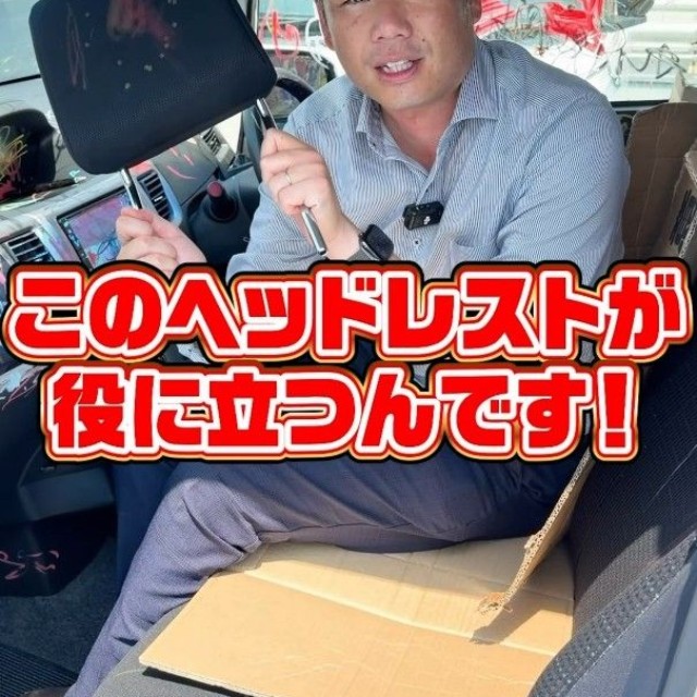 車のヘッドレストを使って窓ガラスを割る方法を紹介（兵庫ダイハツ販売株式会社提供、Instagramよりキャプチャ撮影）
