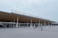 西ゲートを選ぶか、東ゲートを選ぶかでアクセス方法が異なるで要注意