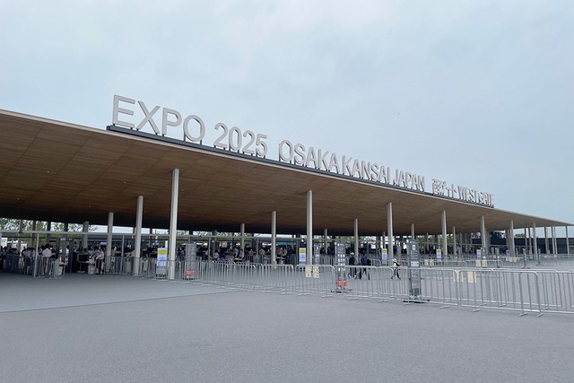 西ゲートを選ぶか、東ゲートを選ぶかでアクセス方法が異なるで要注意