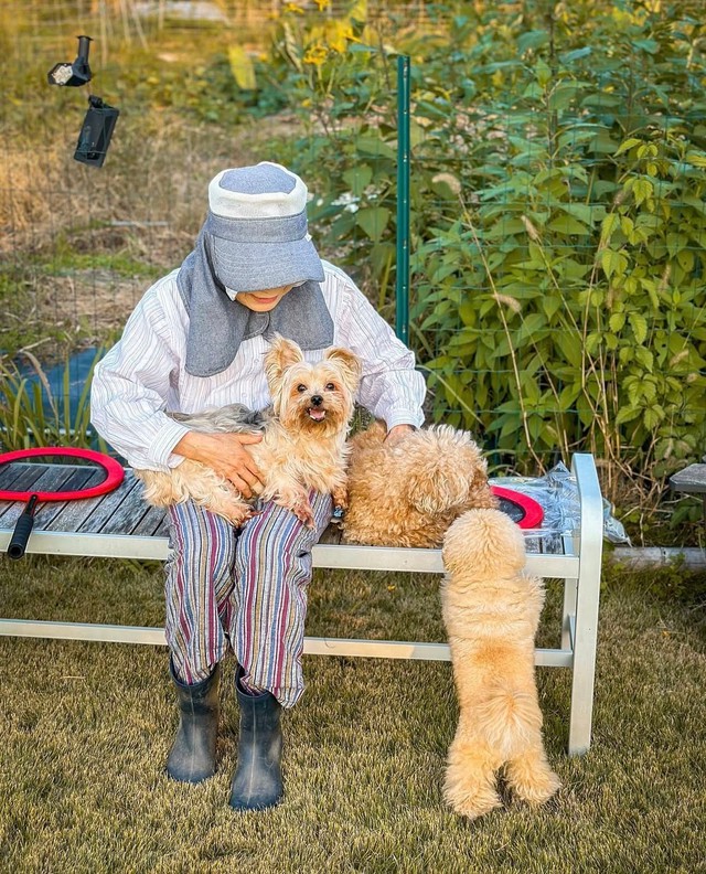 お隣さん。犬好き同士のつながりが生んだ理想の関係性にほっこり／犬猫大家族in福岡さん（@amkclo6）提供
