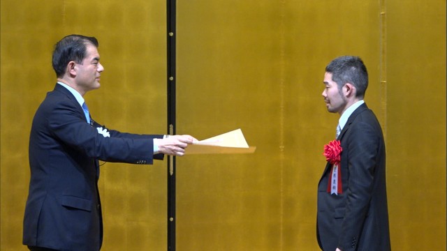 「演劇を通じて介護の仕事のクリエティブな側面、やりがいを発信していきたい」　菅原直樹さんに芸術選奨新人賞