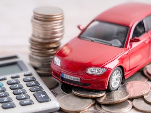 車の相続税はいくら？　評価額の計算方法や相続の流れを解説