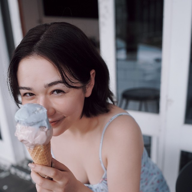 村重杏奈 写真集「あんな」（講談社）より