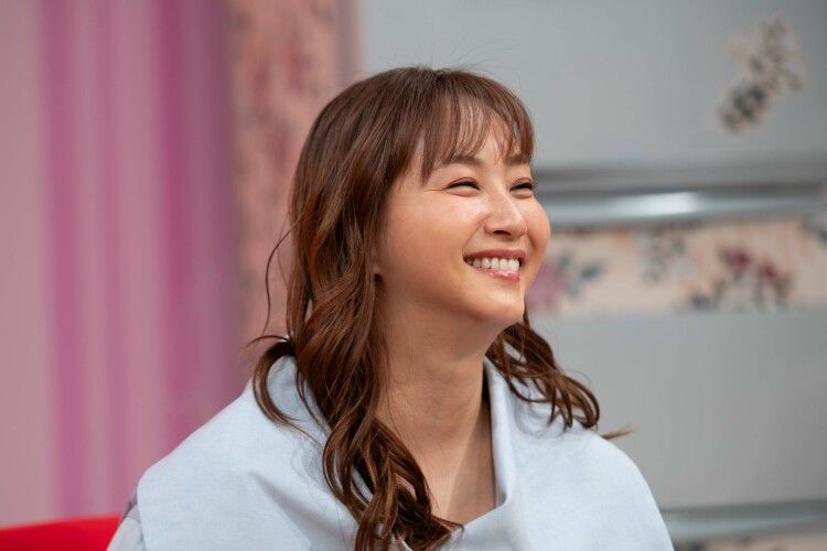 インタビューに応じる人気番組「夫が寝たあとに」のMC、藤本美貴さん