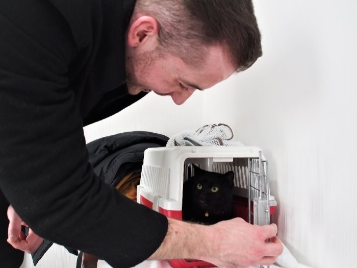 マリちゃんと再会して微笑むファビアンさん