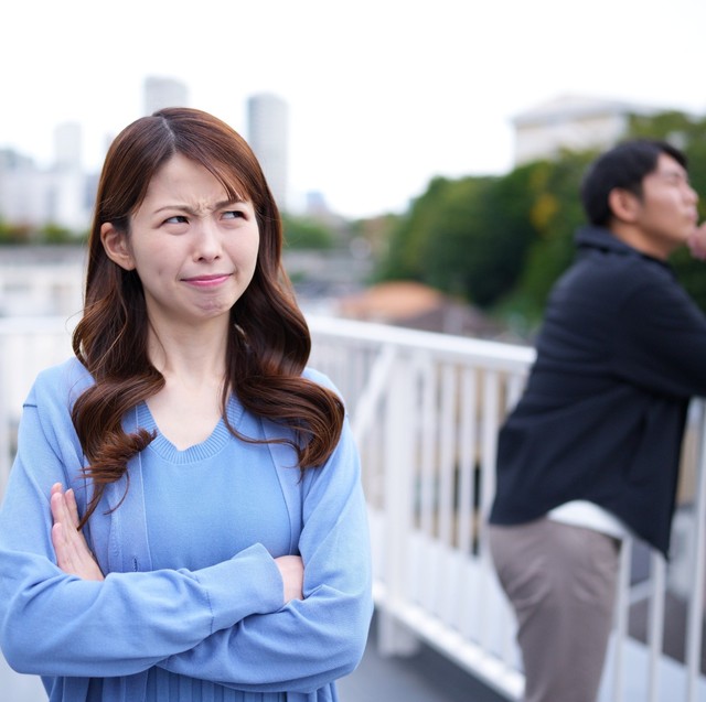 やっと離婚して慰謝料ももらったのに税務署が来るかもしれない？　※画像はイメージです（ACworks/photoAC）