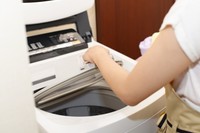 うっかりカイロを洗濯してしまわないように…※画像はイメージです（Liza5450/stock.adobe.com）