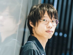 河邉徹さん「蛍と月の真ん中で」インタビュー　東京での価値観が当たり前じゃない