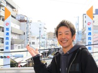 通り沿いに、食品・飲食店、衣料品店、日用品店、理・美容室、各種サービス業など90以上の店舗が並ぶ「吹田市旭通商店街」。