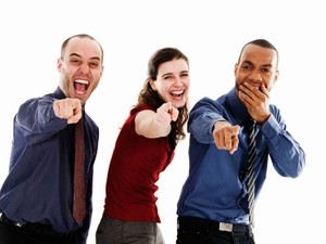 薄毛をからかうことは「ハラスメント」イギリスで判決　日本で根強い「ネタ」にする圧力