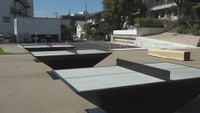 イタリア出身のアーティスト、ジャコモ・ザガネッリさんがデザインした「Tsuyama Ping Pong Platz」