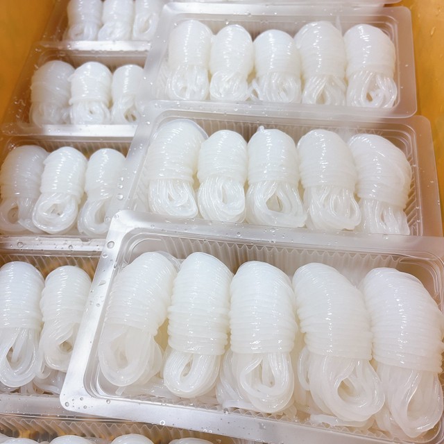 綺麗に結ばれた、手結びの糸こんにゃく／佐藤商店（@Satoshoten_Yufu）提供