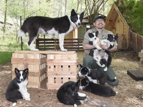 かわいい子犬がクマを撃退します　ベアドッグお披露目