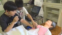 お仕事体験の様子 玉野総合医療専門学校(玉野市築港)