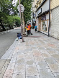 毎夜、大量のインバウンドで溢れかえる「木屋町」を清掃する方々（画像提供：花街ぞめき、正脇良平 Ryohei Masawakiさん）