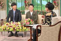 14日放送の「徹子の部屋」に出演するますだおかだ・岡田圭右（左）と増田英彦。右端は司会の黒柳徹子＝テレビ朝日提供