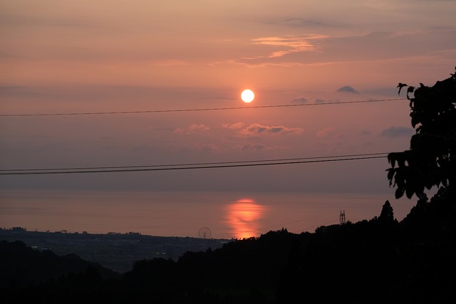 坪野地区から見える夕日。映画では地元の美しい景色も見ることができる