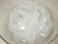 9月1日発売の「平べったい生マロニーちゃん」。太さは約10mmも！