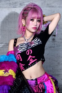 ガールズエアバンド「ゴキゲン帝国」の☆ゼブラナ☆さん（ソニー・ミュージックエンタテインメント提供）