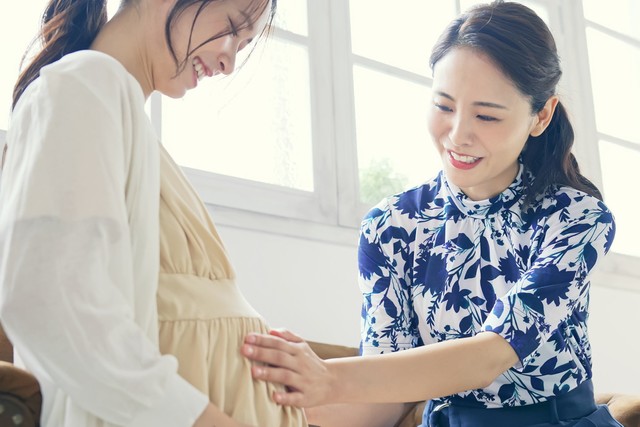 「おなかが前に突き出るようにでたら男の子・横に広がるようにでたら女の子」は当たる？※画像はイメージです（metamorworks/stock.adobe.com）