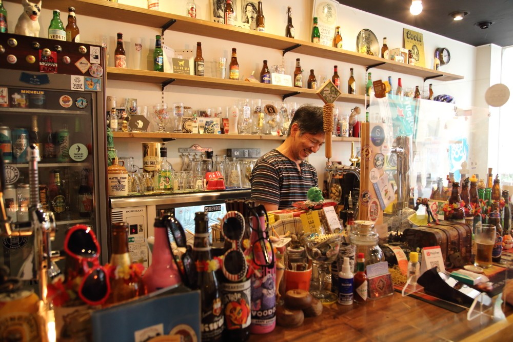 元教師の気さくな店主が営むビールバー 商店街の明かりに 広島 尾道市 ほ とせなnews