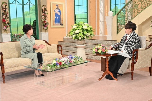 「徹子の部屋」に出演するキムラ緑子（左）と司会の黒柳徹子