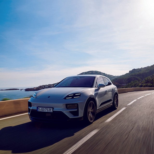 PORSCHE Macan（ポルシェ マカン）<br>【「旅」を美しく彩るクルマは、<br>「人生」を変えてしまう魔法を持つ。】