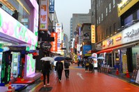 飲食店がひしめく「鐘閣（チョンガク）」エリアに、「竹馬故豚（チュンマコドン）」はあります。