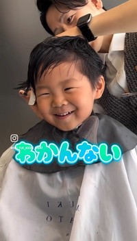 カットが進んでだんだんと仕上がってきた様子に、母が「だれ？」と聞くと「わからない」と照れ笑い／糒義徳さん（@hmj_fuk_hoshii_short）提供