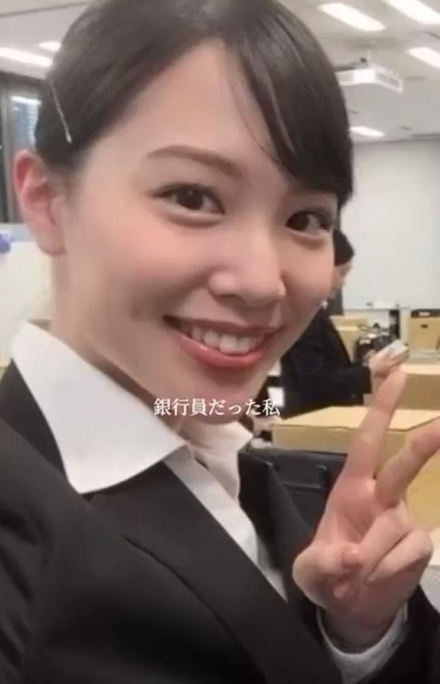 銀行員時代の和美リズさん／和美リズさん（@kazumiliz）提供